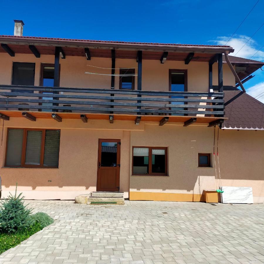 Casa Luna Гура Хуморулуй Екстериор снимка